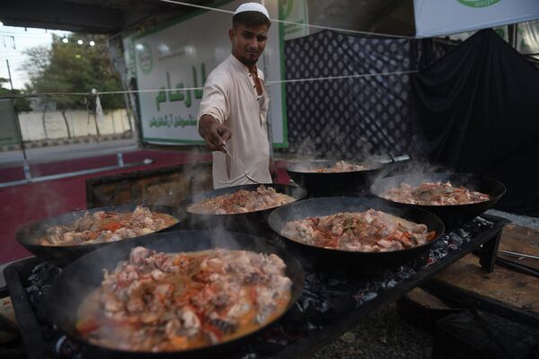 تهییه افطاری برای مسلمانان در کراچی ، پاکستان - اسپوتنیک افغانستان  