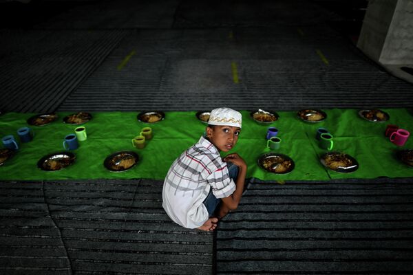 افطاری رایگان را برای خانواده های نیازمند در میانمار. - اسپوتنیک افغانستان  