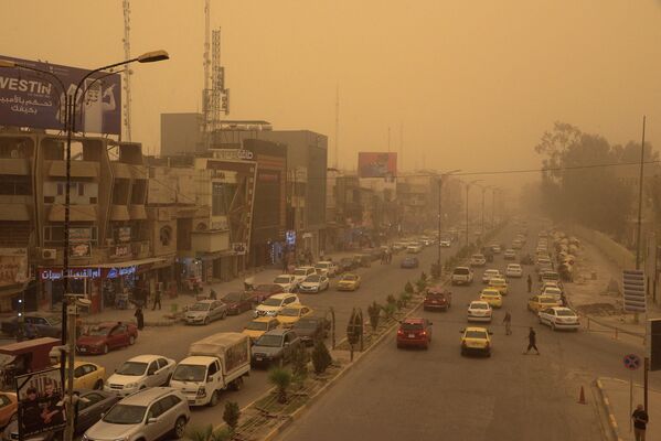 طوفان تمام شهر موصل را درنوردید و در مناطق جنوبی شهر به اوج خود رسید و تقریباً باعث عدم دید کامل شد. - اسپوتنیک افغانستان  