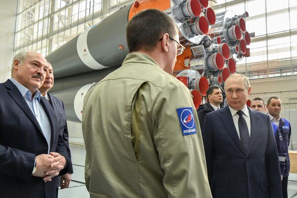 ولادیمیر پوتین و الکساندر لوکاشنکو در 12 اپریل از پایگاه فضایی وستوچنی بازدید کردند. - اسپوتنیک افغانستان  