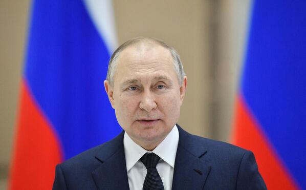 رئیس جمهور روسیه  هنگام بازدید از پایگاه فضایی وستوچنی. - اسپوتنیک افغانستان  