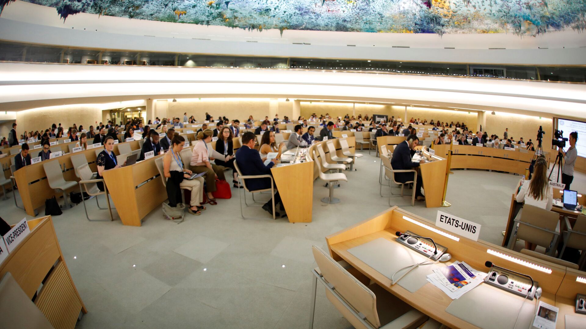 Пустые кресла американской делегации во время сессии Совета по правам человека в ООН  - اسپوتنیک افغانستان  , 1920, 16.04.2022