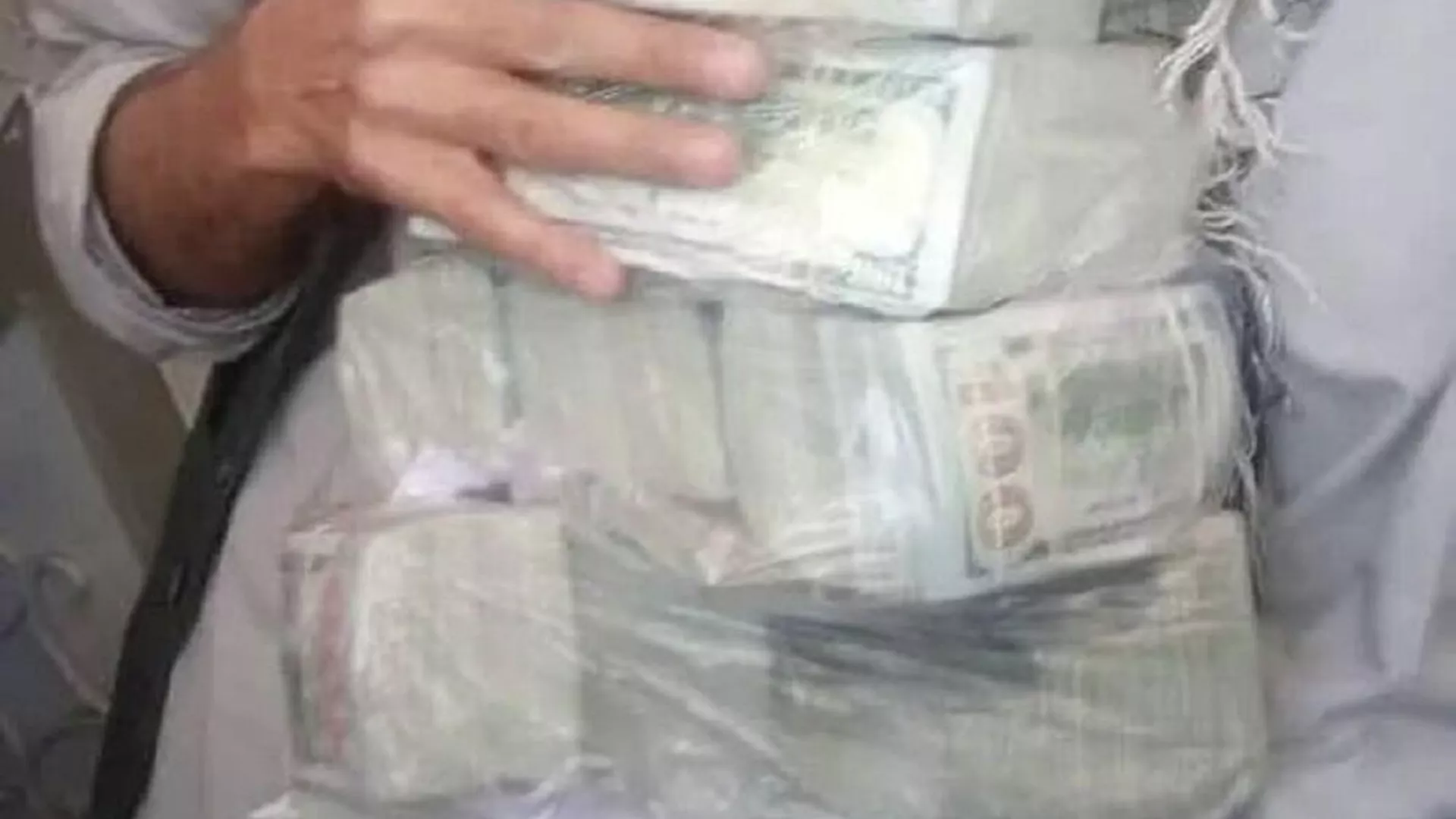 یک تن به اتهام قاچاق 600 هزار دالر در تورخم بازداشت شد