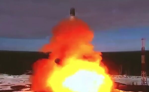 پرتاب راکت بالستیک قاره پیمای سرمت از پایگاه فضایی پلستسک در منطقه آرخانگلسک. - اسپوتنیک افغانستان  