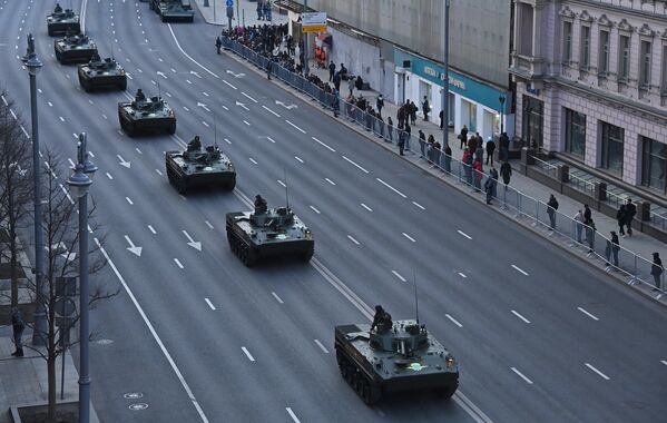 آمادگی تانک‌های روسی برای جشن پیروزی در مسکو. - اسپوتنیک افغانستان  