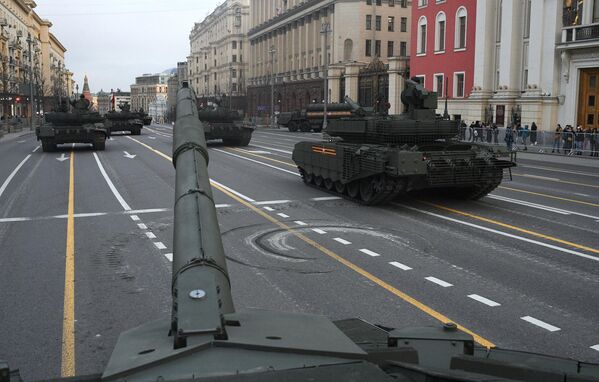 تجهیزات نظامی روسیه، آمادگی ها برای روز پیروزی را میگیرند.  - اسپوتنیک افغانستان  