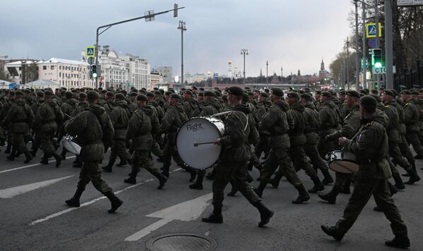 تمرینات سربازان روسی برای مراسم روز پیروزی در مسکو. - اسپوتنیک افغانستان  