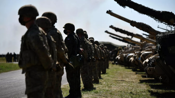 Военнослужащие США и Польши перед началом совместных учений войск НАТО в Польше. - اسپوتنیک افغانستان  