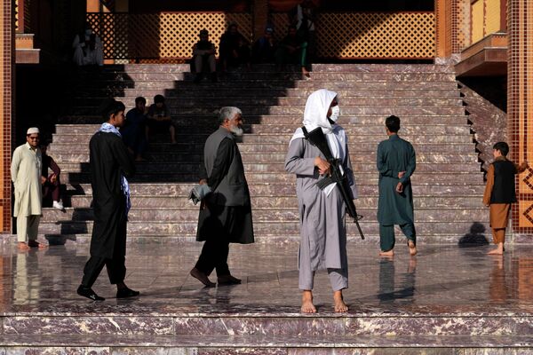 عید سعید فطر در افغانستان با برگزاری نماز عید برخلاف شمار زیادی از کشور هایس مسلمان روز یک شنبه 1 می آغاز شد. - اسپوتنیک افغانستان  