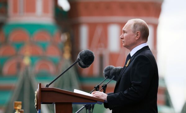 سخنرانی ولادیمیر پوتین، رئیس جمهور روسیه در رژه پیروزی در میدان سرخ مسکو. - اسپوتنیک افغانستان  