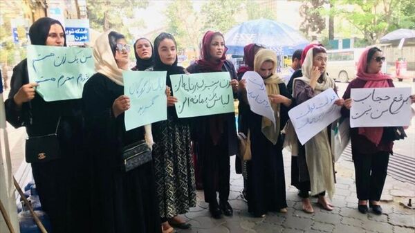 زنان در اعتراض به فرمان طالبان؛ برقع حجاب زنان افغانستان نیست - اسپوتنیک افغانستان  
