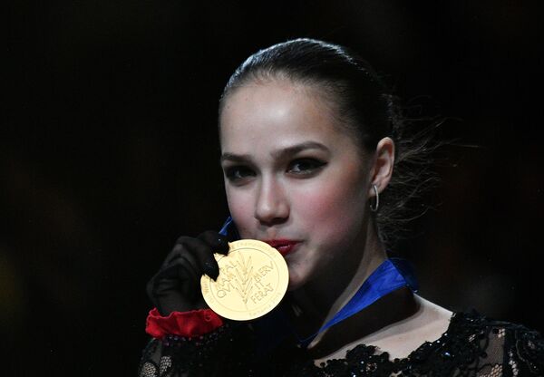 وى اولین ورزشکار اهل روسیه است که در المپیک پیونگ چانگ به مدال طلا دست مى‌یابد. - اسپوتنیک افغانستان  