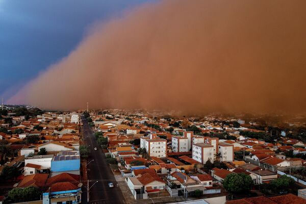 طوفان گرد و غبار عظیمی بخش زیادی از ایالت های برزیل را در سال 2021 درنوردید. - اسپوتنیک افغانستان  