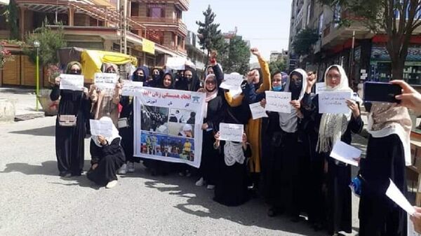 طالبان در شهر کابل اعتراض زنان را سرکوب کردند - اسپوتنیک افغانستان  