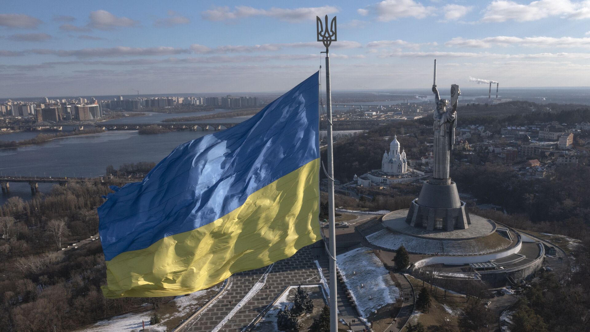 Украинский флаг и монумент Родина-Мать в Киеве  - اسپوتنیک افغانستان  , 1920, 03.05.2023