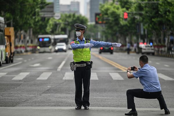 پلیس ترافیک در شانگهای. - اسپوتنیک افغانستان  