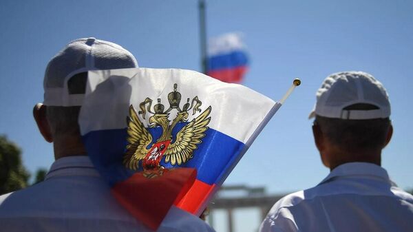 Российский флаг подняли на главной площади Мелитополя в День России - اسپوتنیک افغانستان  