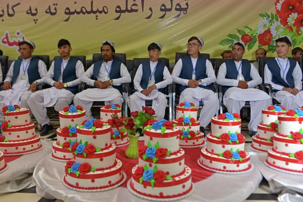 در این مراسم 70زوج حضور یافتند که درنوع خود یکی از بزرگترین مراسمی بود که به تازگی در افغانستان برگزار شده بود. - اسپوتنیک افغانستان  
