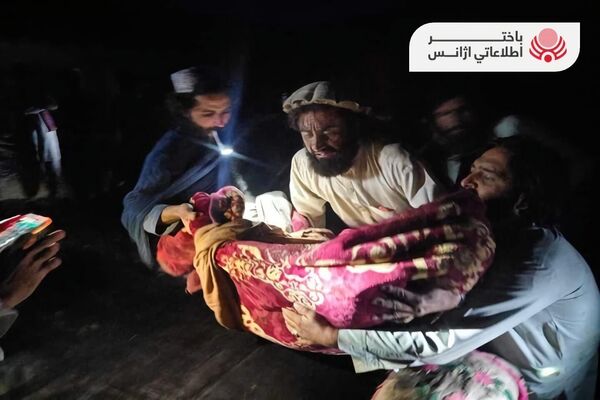 در نتیجه زمین‌لرزه در ولایات خوست و پکتیکا دست کم 920 تن کشته و 610 تن زخم برداشته‌اند. - اسپوتنیک افغانستان  