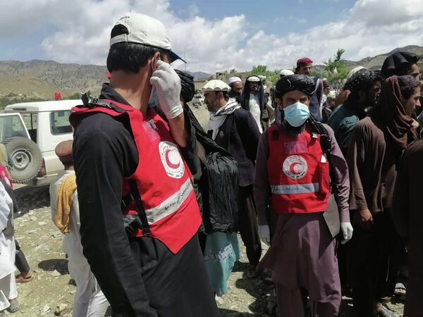 طالبان به تمام ارگان‌های دولتی طالبان دستور داده شده که تیم‌های کمک‌رسان به ساحه اعزام کنند و اقداماتی برای کمک نقدی و مداوای زخمیان انجام شود. - اسپوتنیک افغانستان  