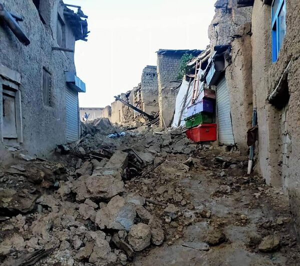 در زمین‌لرزه 5٫9 ریشتری در در پکتیکا و خوست افغانستان بیش از هزار تن جان باخته‌اند و صدها تن دیگر زخمی شده‌اند. - اسپوتنیک افغانستان  