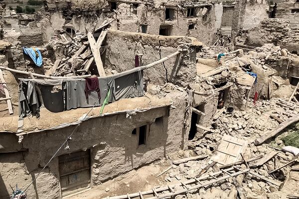 در زمین‌لرزه 5٫9 ریشتری در در پکتیکا و خوست افغانستان بیش از هزار تن جان باخته‌اند و صدها تن دیگر زخمی شده‌اند. - اسپوتنیک افغانستان  