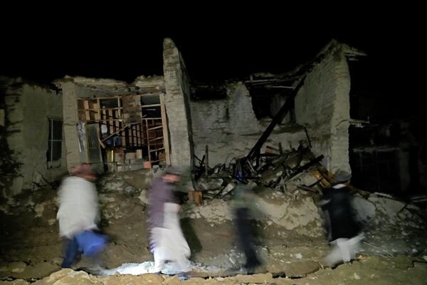 در نتیجه زمین‌لرزه در پکتیکا و‌ خوست بیش از 1 هزار نفر جان‌شان را از دست داده‌اند. - اسپوتنیک افغانستان  