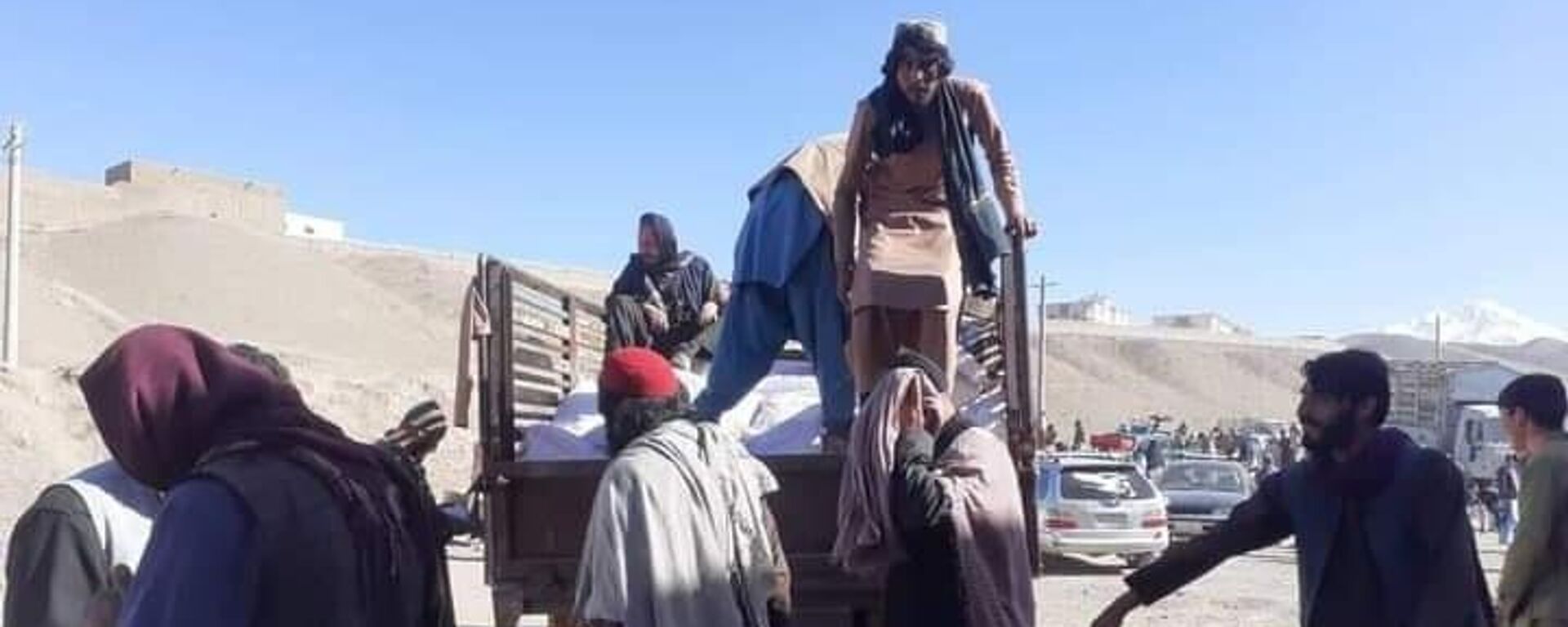 سهم کمک‌ها به بامیان به افراد طالبان در میدان‌وردک توزیع شد - اسپوتنیک افغانستان  , 1920, 28.06.2022