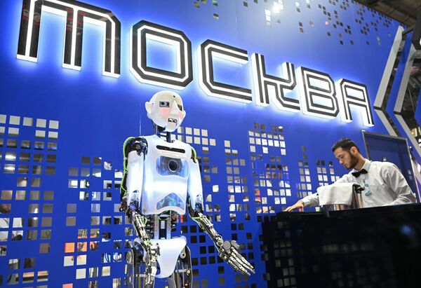 ربات رابی در غرفه مسکو در نمایشگاه بین‌المللی صنعتی &quot;Innoprom-2022&quot; - اسپوتنیک افغانستان  