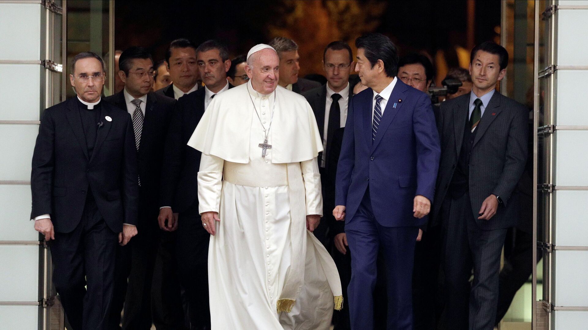 Папа Римский Франциск на встрече с премьер-министром Японии Синдзо Абэ в Токио - اسپوتنیک افغانستان  , 1920, 10.09.2022
