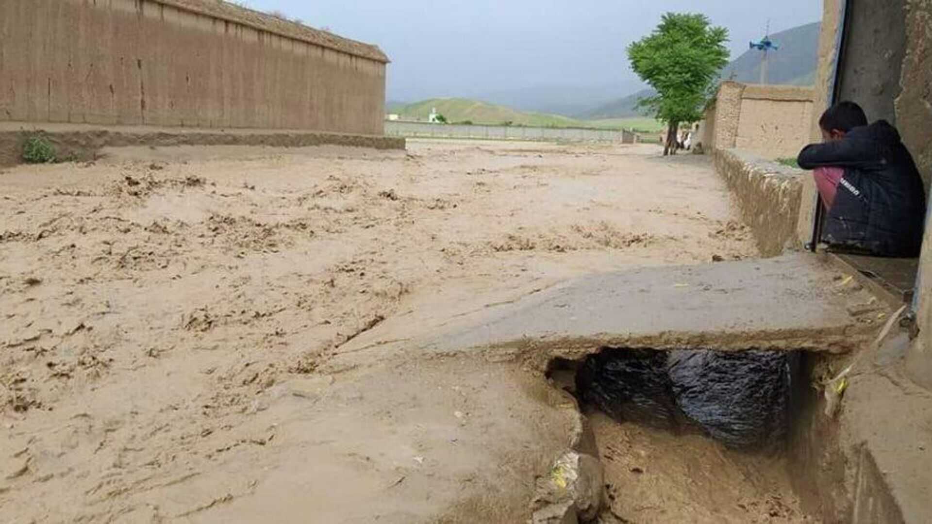سرازیر شدن سیلاب مدهش در لغمان       - اسپوتنیک افغانستان  , 1920, 30.07.2022