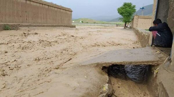 سرازیر شدن سیلاب مدهش در لغمان       - اسپوتنیک افغانستان  