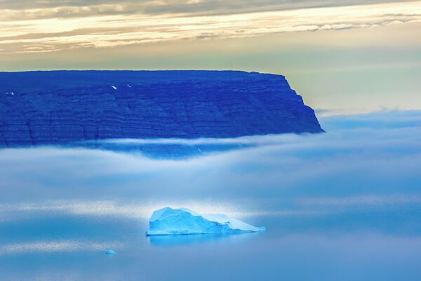 جدا شدن کوه های یخی در  خلیج بافین در نزدیکی پیتوفیک، گرینلند. - اسپوتنیک افغانستان  
