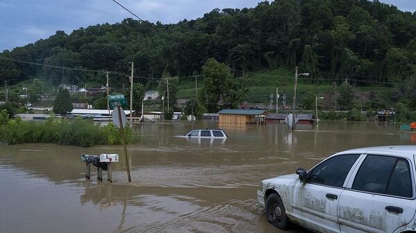 JACKSON, KY - JULY 28: Vehicles are seen in floodwaters downtown on July 28, 2022 in Jackson, Kentucky - اسپوتنیک افغانستان  