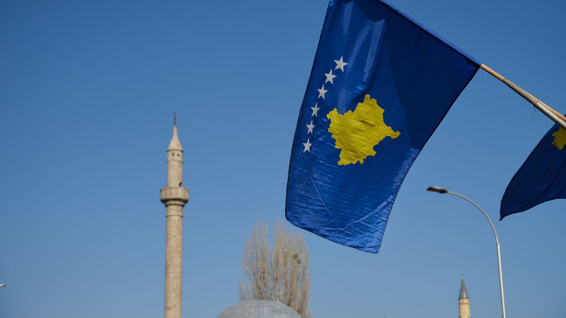 Государственные флаги во время праздничных мероприятий, посвященных 10-летию независимости Косово в Приштине - اسپوتنیک افغانستان  , 1920, 07.08.2022