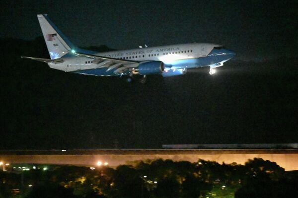 هواپیمای ویژه نظامی آمریکا حامل پلوسی در تایپه، پایتخت اداری تایوان به زمین نشست. - اسپوتنیک افغانستان  
