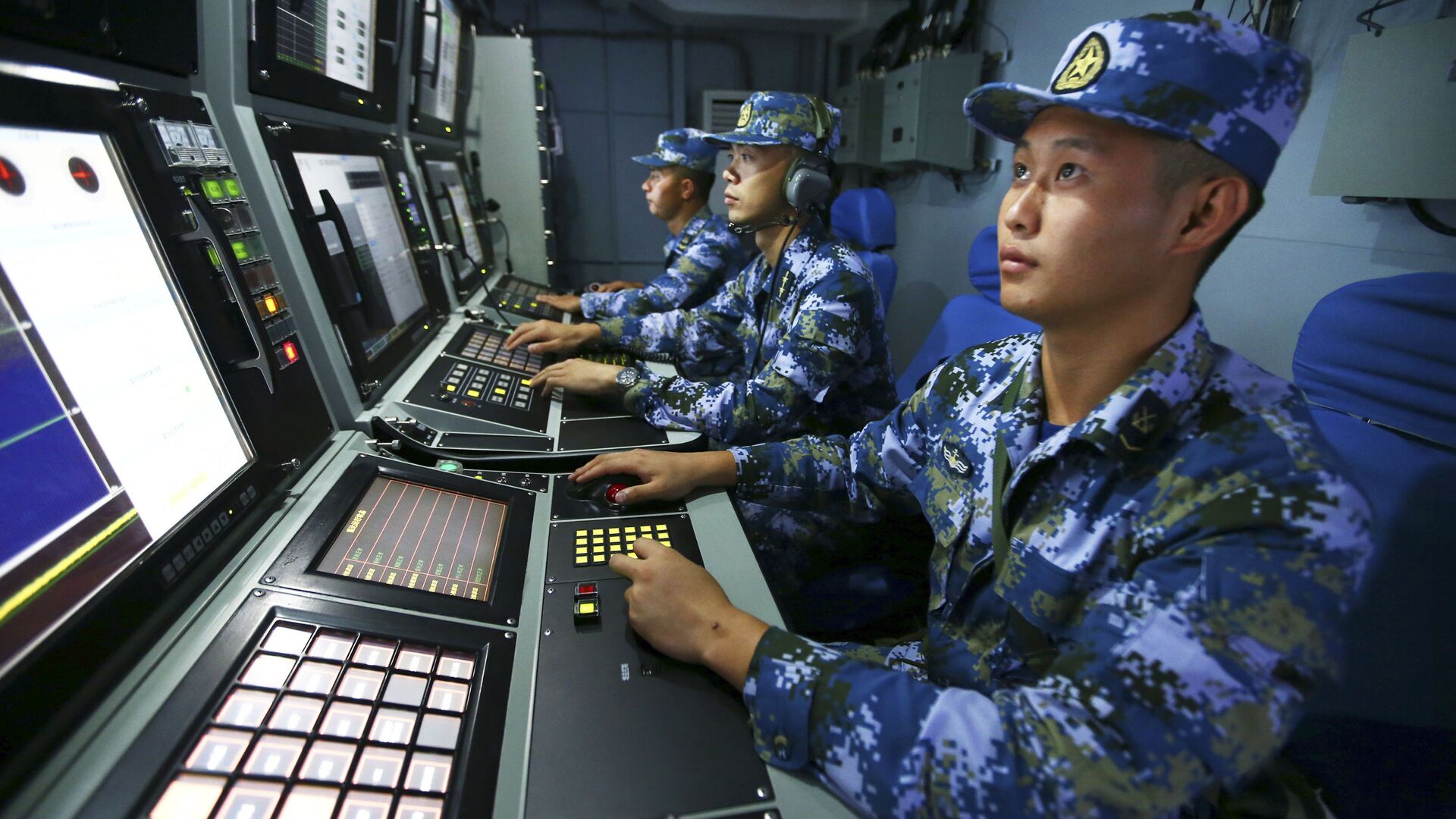 Моряки китайских ВМС на борту ракетного эсминца Хэфэй во время военных учений в водах близ острова Хайнань в Южно-Китайском море - اسپوتنیک افغانستان  , 1920, 04.08.2022