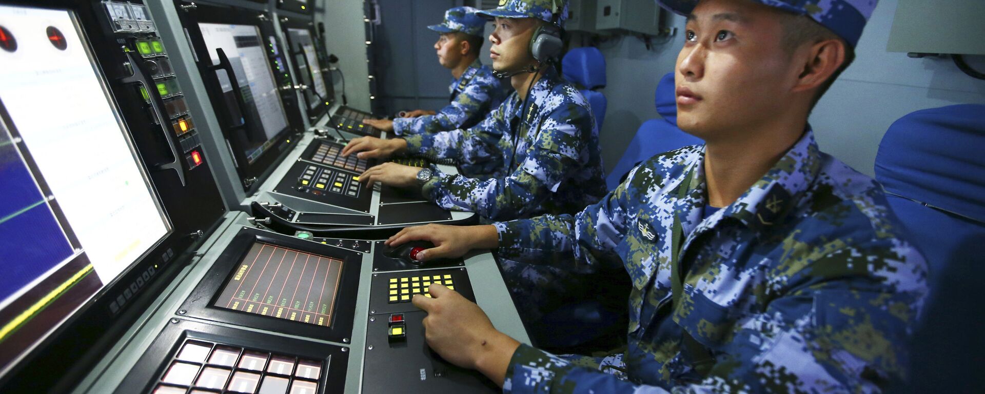 Моряки китайских ВМС на борту ракетного эсминца Хэфэй во время военных учений в водах близ острова Хайнань в Южно-Китайском море - اسپوتنیک افغانستان  , 1920, 04.08.2022