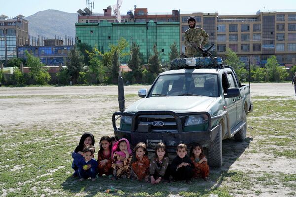 سازمان حفاظت از کودکان می‌گوید که 24.4 میلیون نفر از جمله 13میلیون کودک در افغانستان به کمک‌های بشردوستانه نیاز دارند. - اسپوتنیک افغانستان  