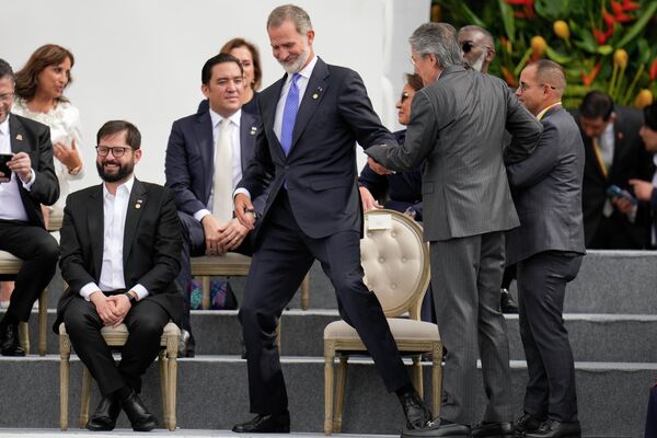 رئیس جمهور اکوادور، پادشاه اسپانیا و  رئیس جمهور شیلی،  در مراسم سوگند  رئیس جمهور کلمبیا. - اسپوتنیک افغانستان  