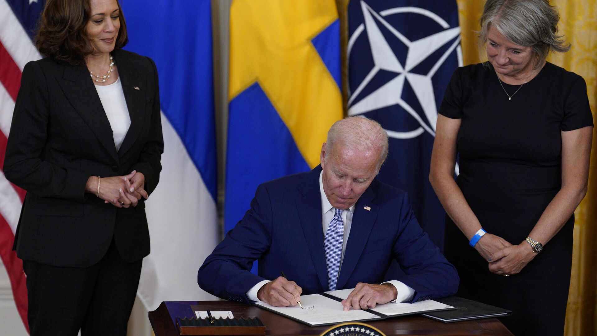 Джо Байден подписывает договор о присоединении Швеции и Финляндии к НАТО - اسپوتنیک افغانستان  , 1920, 08.09.2022