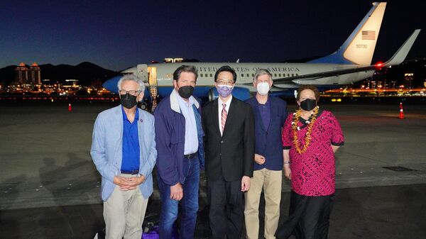 Делегация американских конгрессменов в аэропорту Тайбэя, Тайвань - اسپوتنیک افغانستان  