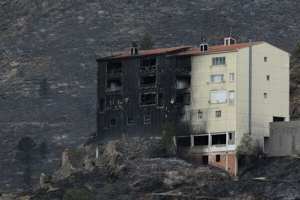 یک ساختمان نیمه سوخته در نزدیکی بجیس، شرق اسپانیا - اسپوتنیک افغانستان  