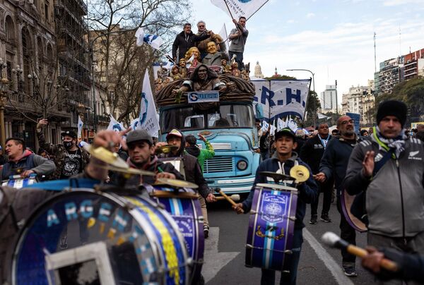 تظاهرات کارگران اتحادیه در بوئنوس آیرس، آرژانتین - اسپوتنیک افغانستان  