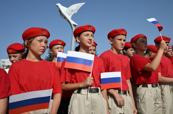 نظامیان زن  روسیه در مراسم جشن پرچم روسیه. - اسپوتنیک افغانستان  