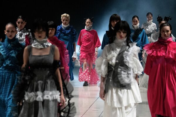 مدل های شرکت کننده در نمایش لباس در توکیو - اسپوتنیک افغانستان  