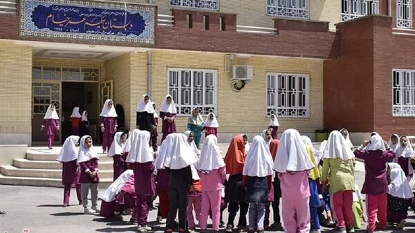 مدرسه دخترانه در ایران - اسپوتنیک افغانستان  