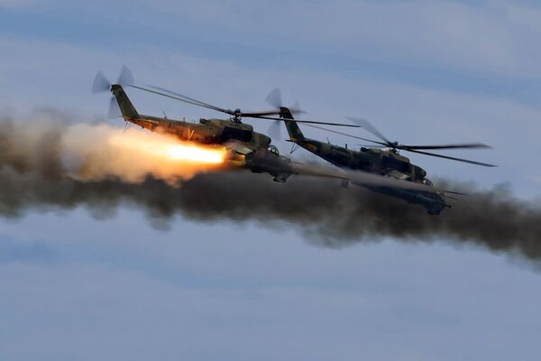 هلیکوپترهای Mi-24 در رزمایش فرماندهی استراتژیک وستوک-2022 در زمین آموزشی سرگیفسکی - اسپوتنیک افغانستان  