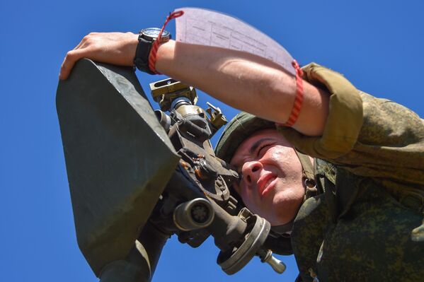 یک سرباز در رزمایش فرماندهی استراتژیک وستوک-2022 در زمین آموزشی سرگیفسکی. - اسپوتنیک افغانستان  