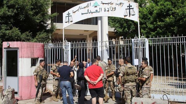 هجوم بستگان قربانیان انفجار بزرگ بندر بیروت به وزارت عدلیه لبنان
 - اسپوتنیک افغانستان  